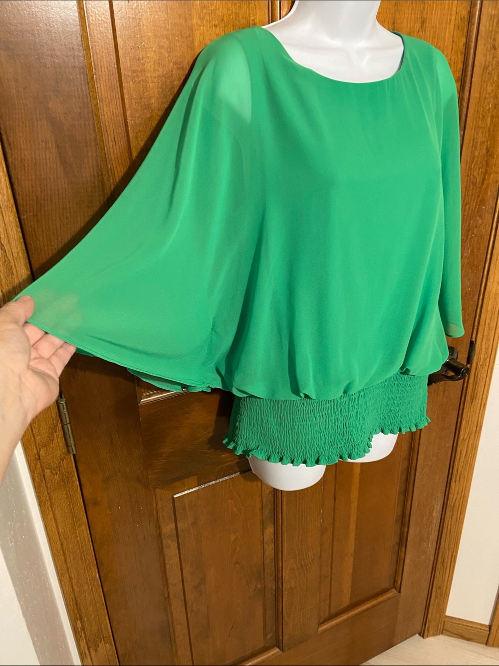 Chaus vibrant green smocked dolman top built underlay tank top wispy Size L - Picture 4 of 14